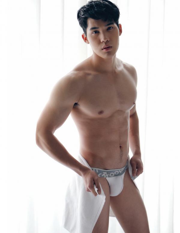 Back-03--Boss-24-Hours-125-Pics--BtS