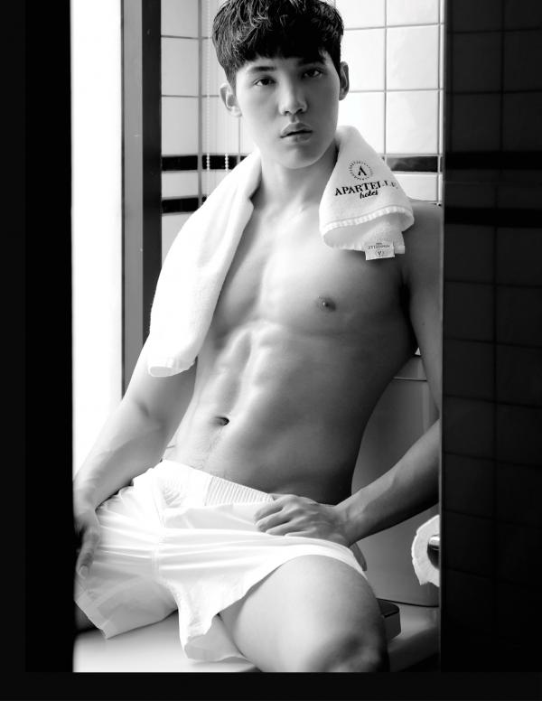 Back-03--Boss-24-Hours-125-Pics--BtS