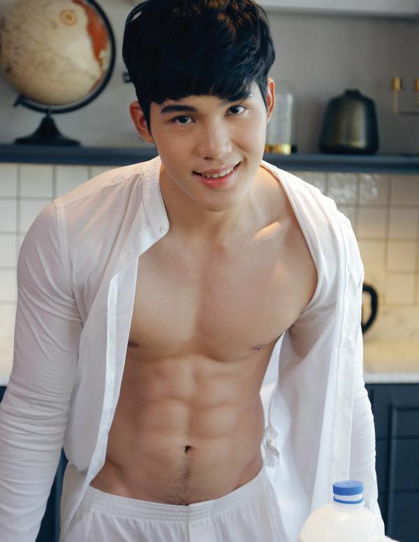 Back-03--Boss-24-Hours-125-Pics--BtS