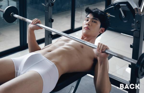 Back-03--Boss-24-Hours-125-Pics--BtS