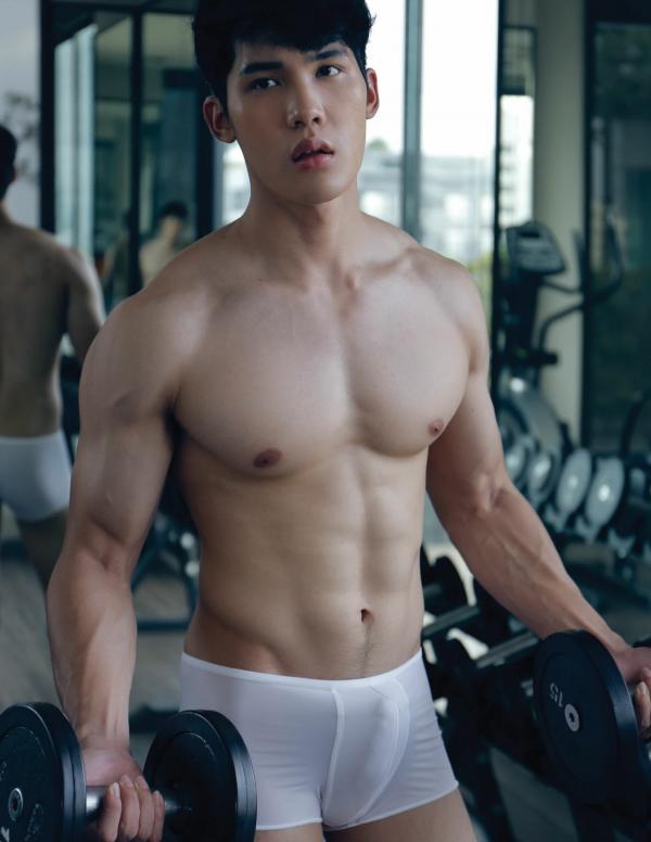 Back-03--Boss-24-Hours-125-Pics--BtS