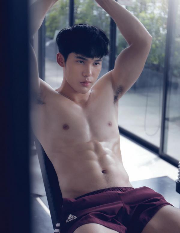 Back-03--Boss-24-Hours-125-Pics--BtS