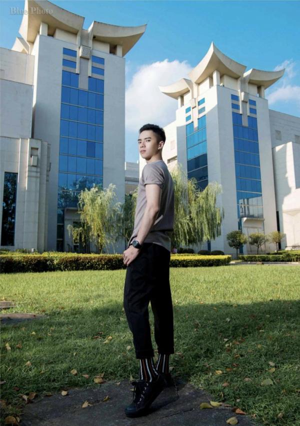 Blue-Photo-No.105-–-Allen-EbookVideo