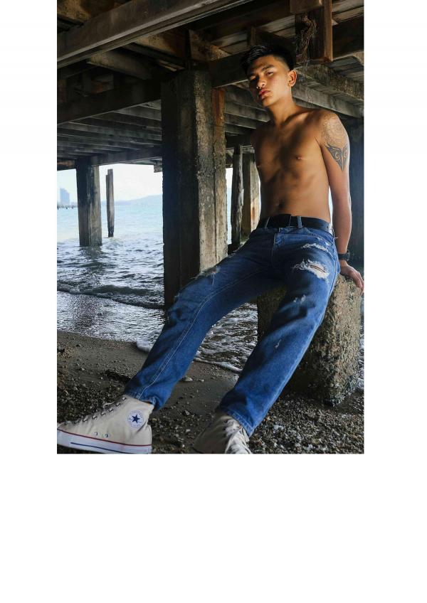 DUDEK-ISSUE-01---A-DAY-FOR-A-PATTAYA-BOY