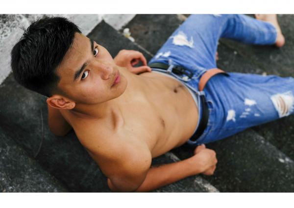 DUDEK-ISSUE-01---A-DAY-FOR-A-PATTAYA-BOY