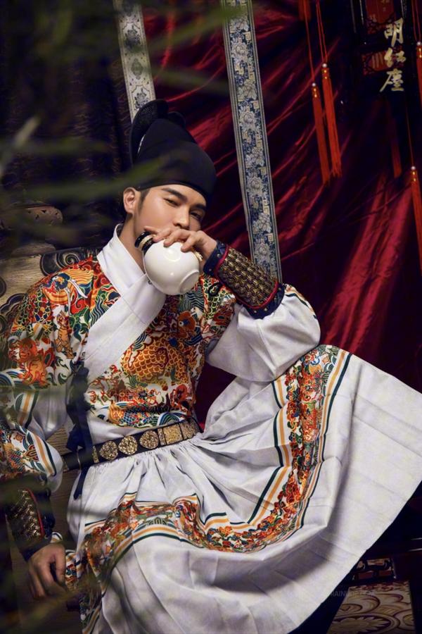 DaoXQ.KinG--HOÀNG-THƯỢNG-VÀ-TÔI