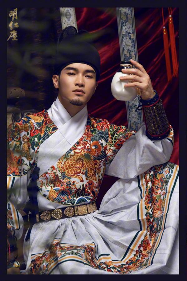 DaoXQ.KinG--HOÀNG-THƯỢNG-VÀ-TÔI