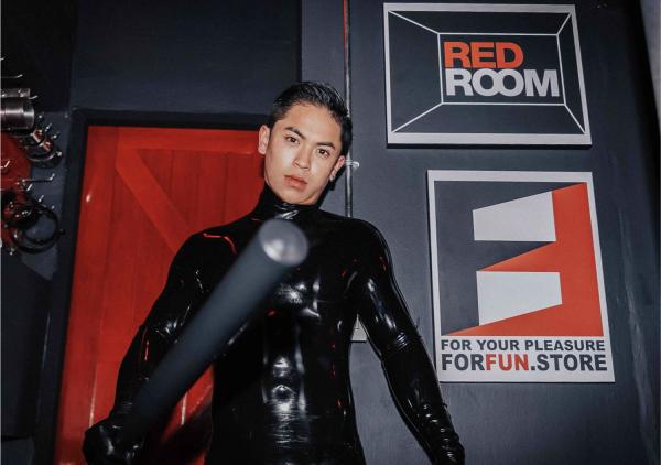 FOXX-03--The-Fetish-Master