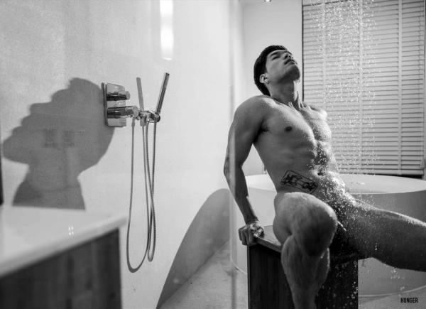 HunGer-Homme-09--ARM-Akkharat