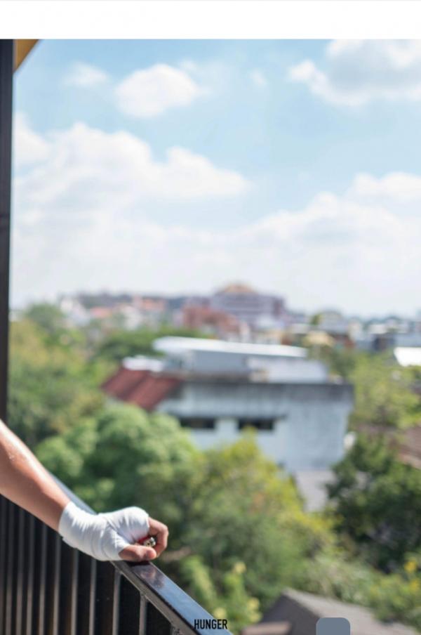 Hunger-Homme-06--Tick-Saksit