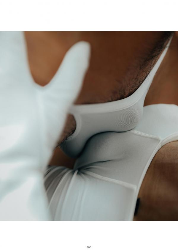 Hunt-No.04-–-Naughty-Driver