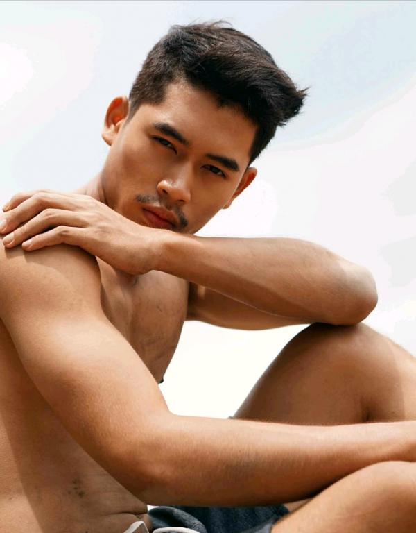 MAN-OMG-2-–-Ron-Apichat