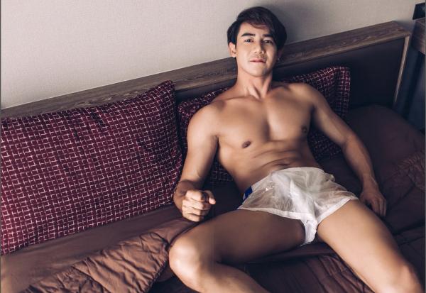 MYTH-Issue-05--Smokin-Hot-Summer--142-Pics--BtS-