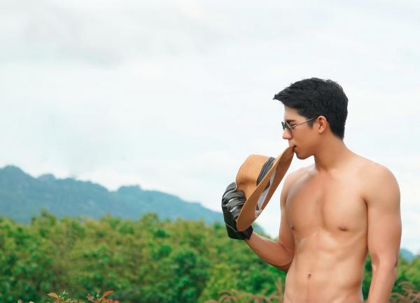 Menluscious--Issue-02---Fame-Krittapat