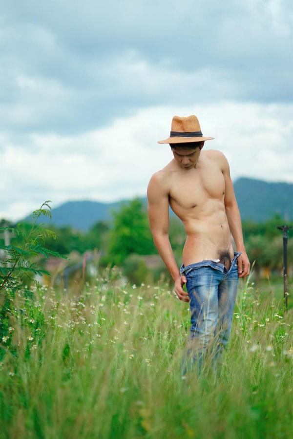 Menluscious--Issue-02---Fame-Krittapat