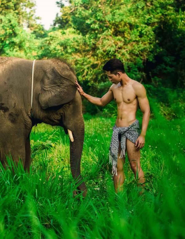 Menluscious-Issue-01--Ron-Charron