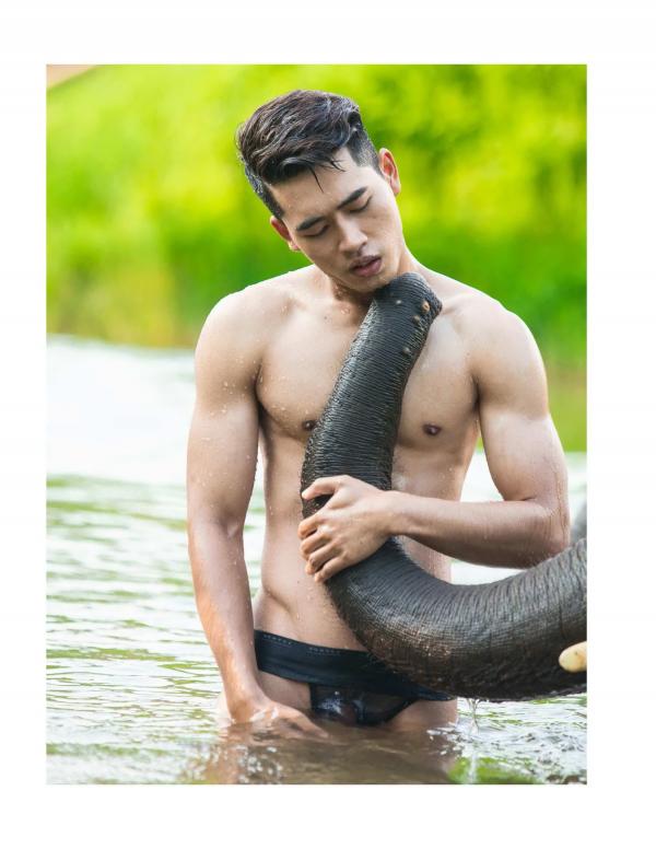 Menluscious-Issue-01--Ron-Charron