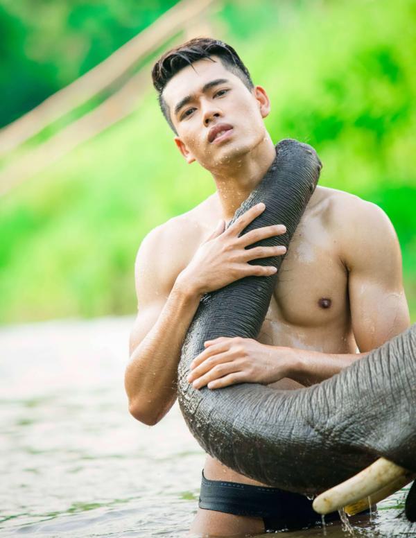 Menluscious-Issue-01--Ron-Charron