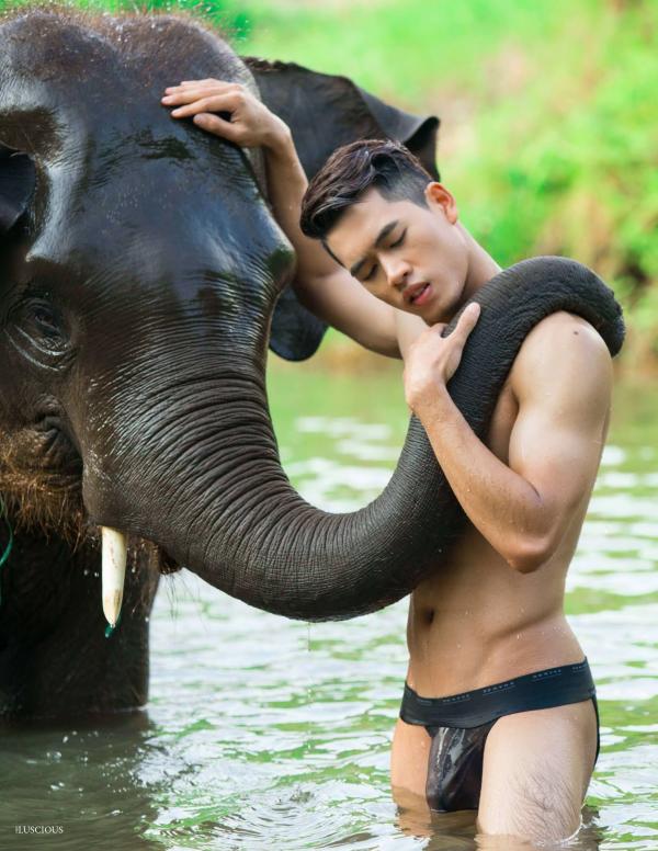 Menluscious-Issue-01--Ron-Charron