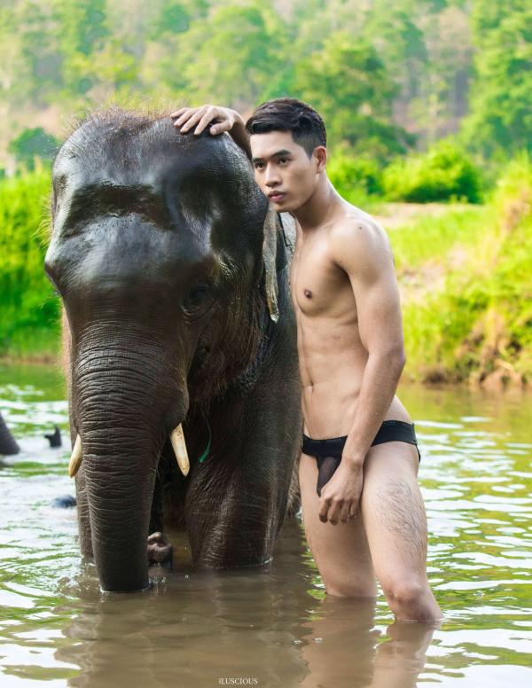 Menluscious-Issue-01--Ron-Charron