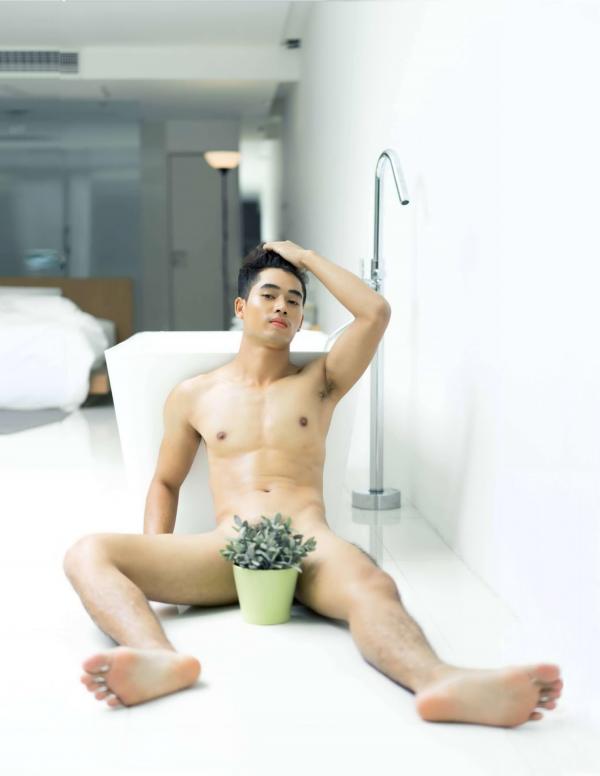 Menluscious-Issue-01--Ron-Charron