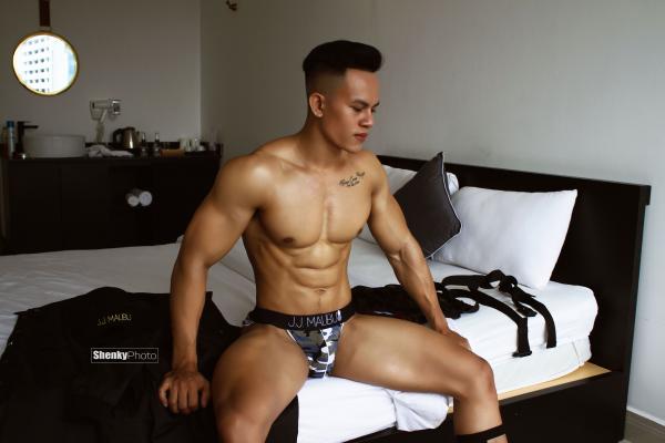 Men’s-Room-15--Lý-Hồng--Pics--Video-