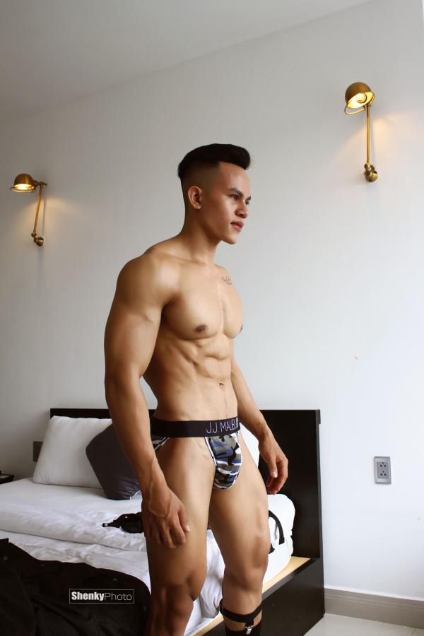 Men’s-Room-15--Lý-Hồng--Pics--Video-