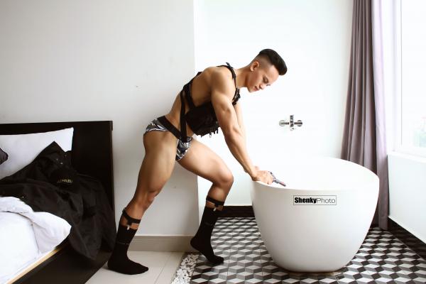 Men’s-Room-15--Lý-Hồng--Pics--Video-