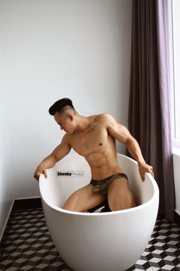 Men’s-Room-15--Lý-Hồng--Pics--Video-