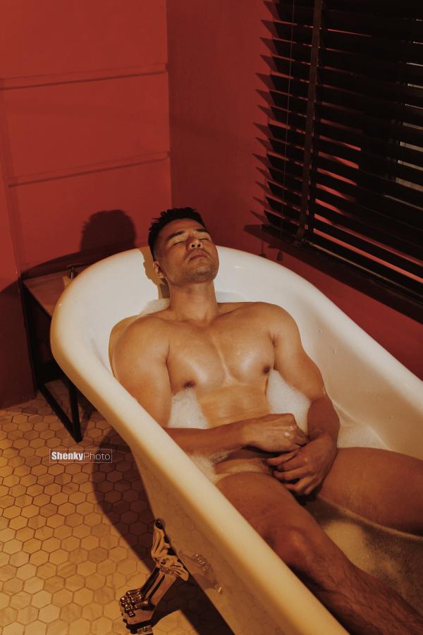 Men’s-Room-16--Mai-Quốc-Doanh-Ebook--Video