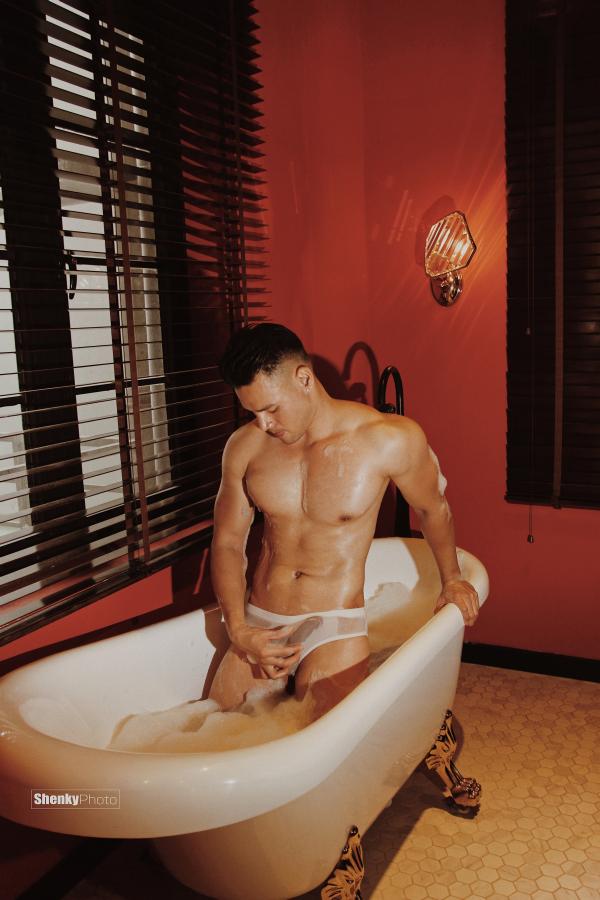 Men’s-Room-16--Mai-Quốc-Doanh-Ebook--Video