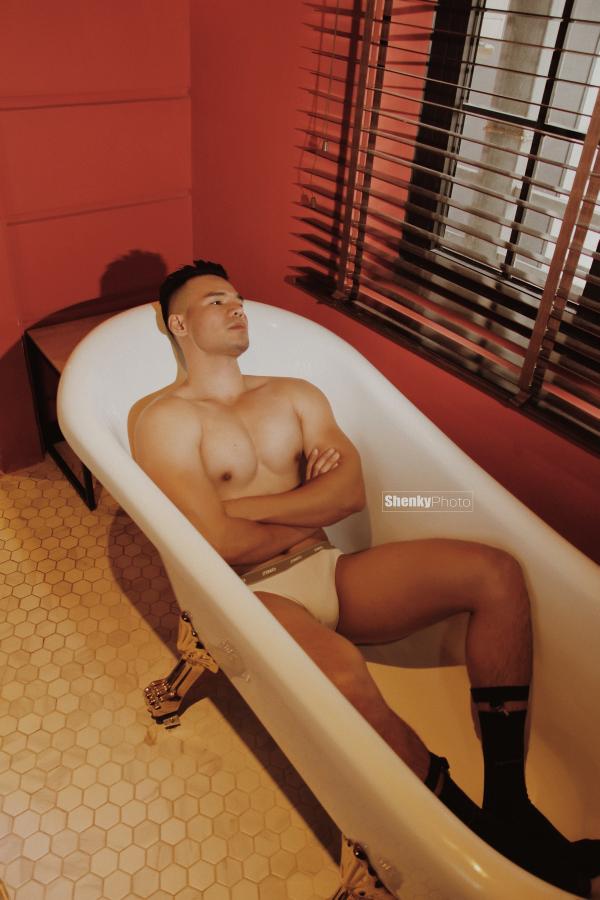 Men’s-Room-16--Mai-Quốc-Doanh-Ebook--Video