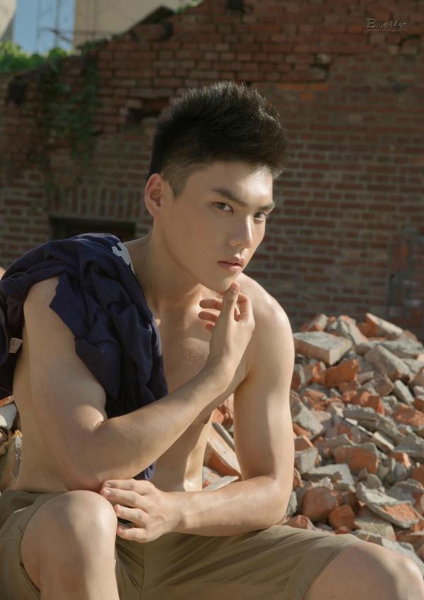 PHOTO-SET-BLUE-MAN-63-–-A-ZHEN