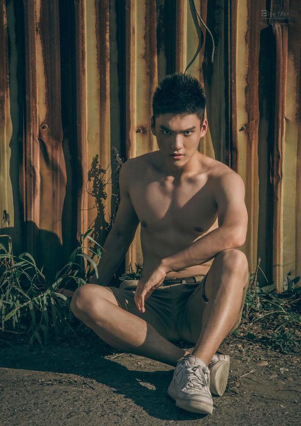 PHOTO-SET-BLUE-MAN-63-–-A-ZHEN