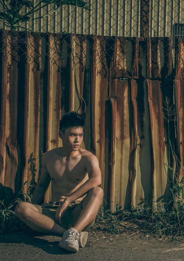 PHOTO-SET-BLUE-MAN-63-–-A-ZHEN