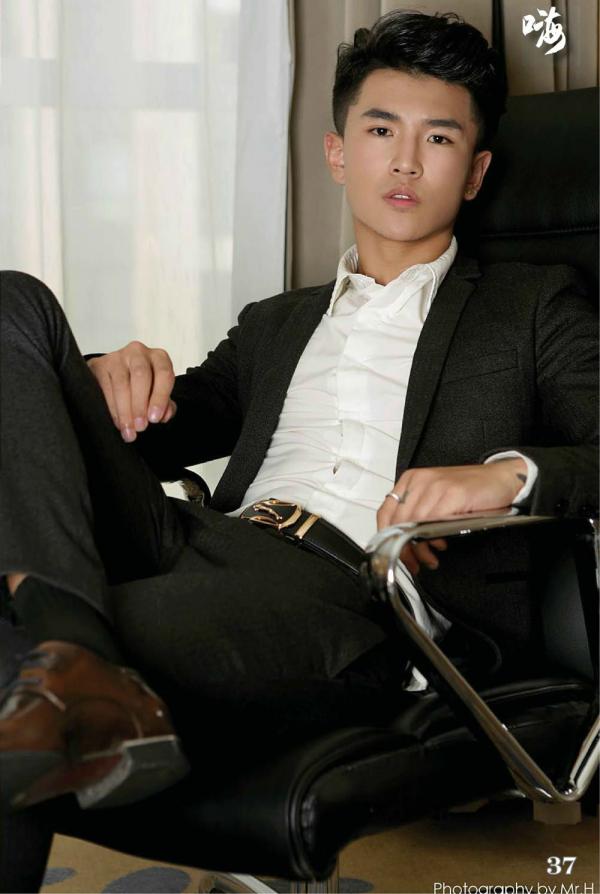 PHOTO-SET-HIGH-52-VERSION-1---YANG-LI-MING