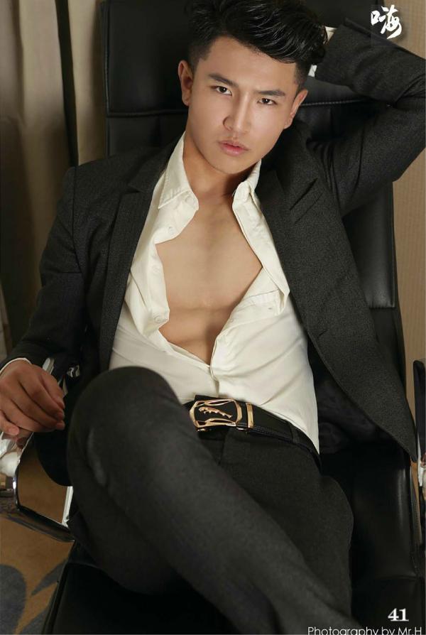 PHOTO-SET-HIGH-52-VERSION-1---YANG-LI-MING