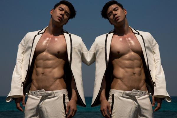 PHOTO-SETS-–-MOMENT-EXTRA-AND-TUXEDO