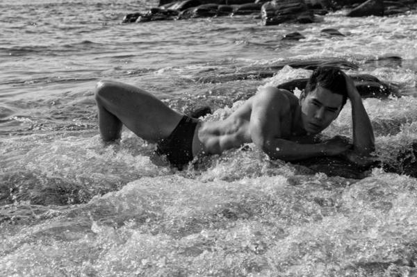 PHOTO-SETS-–-MOMENT-EXTRA-AND-TUXEDO