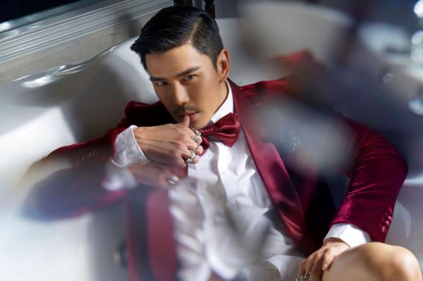 PHOTO-SETS-–-MOMENT-EXTRA-AND-TUXEDO