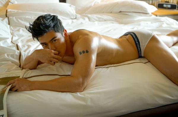 PHOTO-SETS-–-MOMENT-EXTRA-AND-TUXEDO