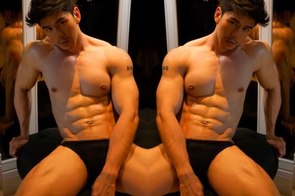 PHOTO-SETS-–-MOMENT-EXTRA-AND-TUXEDO