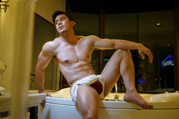 PHOTO-SETS-–-MOMENT-EXTRA-AND-TUXEDO