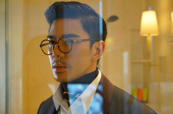 PHOTO-SETS-–-MOMENT-EXTRA-AND-TUXEDO