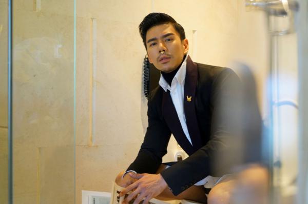 PHOTO-SETS-–-MOMENT-EXTRA-AND-TUXEDO