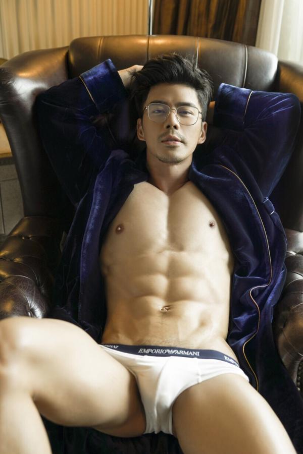 PHOTO-SETS-–-MOMENT-EXTRA-AND-TUXEDO