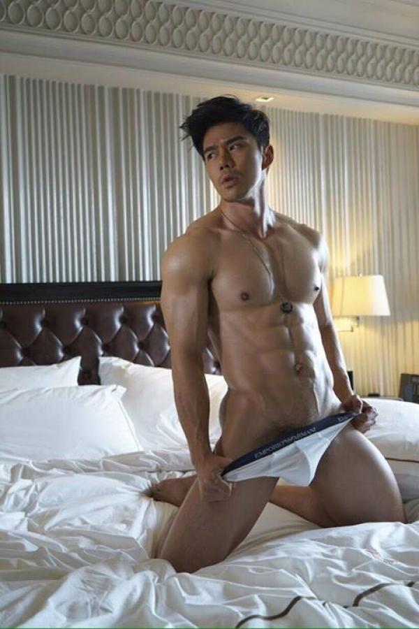 PHOTO-SETS-–-MOMENT-EXTRA-AND-TUXEDO