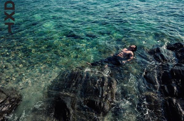 PHOTO-SETS-–-MOMENT-EXTRA-AND-TUXEDO