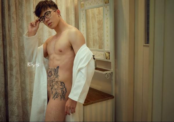 RiZiist-MaGazine-09--KnoW