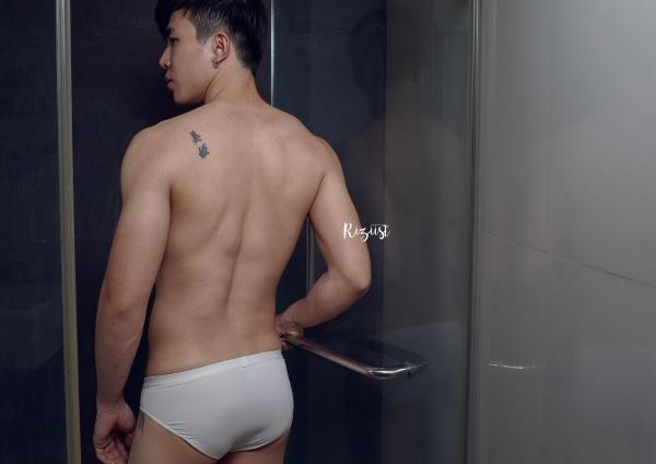 RiZiist-MaGazine-09--KnoW